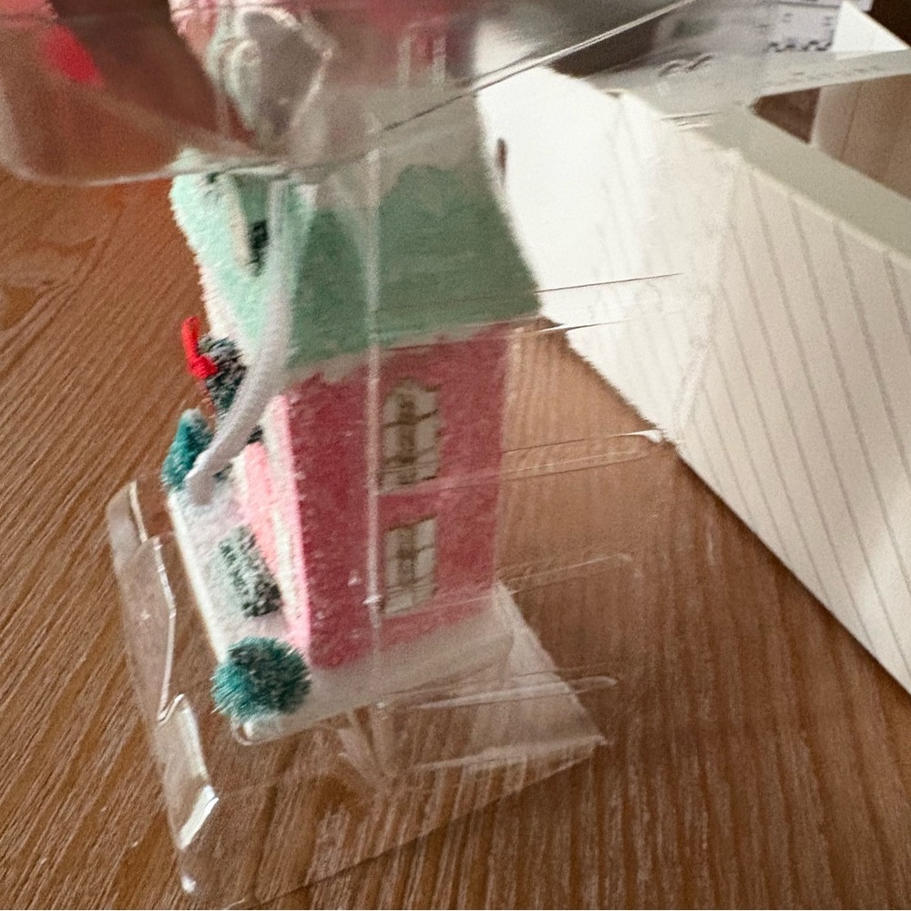 Hallmark Signature Series Festive Row House 2024 - Picture 8 of 8